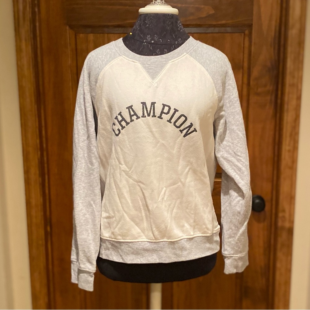 ❤️ Champion logo colorblock gray and white sweatshirt